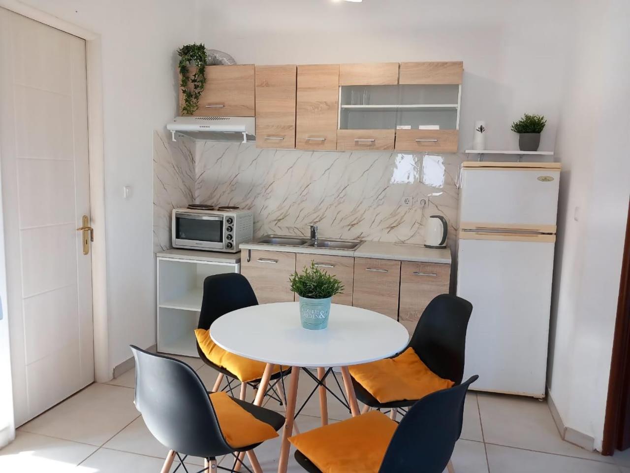 4T Apartments アルゴストリオン エクステリア 写真