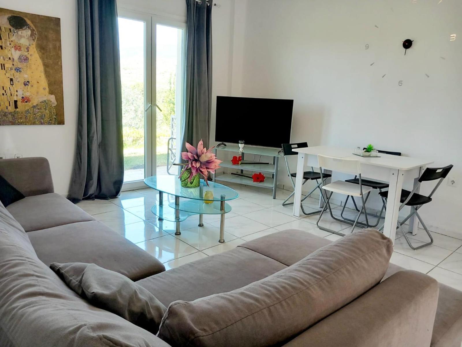 4T Apartments アルゴストリオン エクステリア 写真